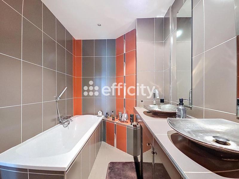 Appartement - 156 m² - 4 pièces