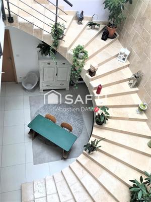 Maison - 251 m² - 11 pièces