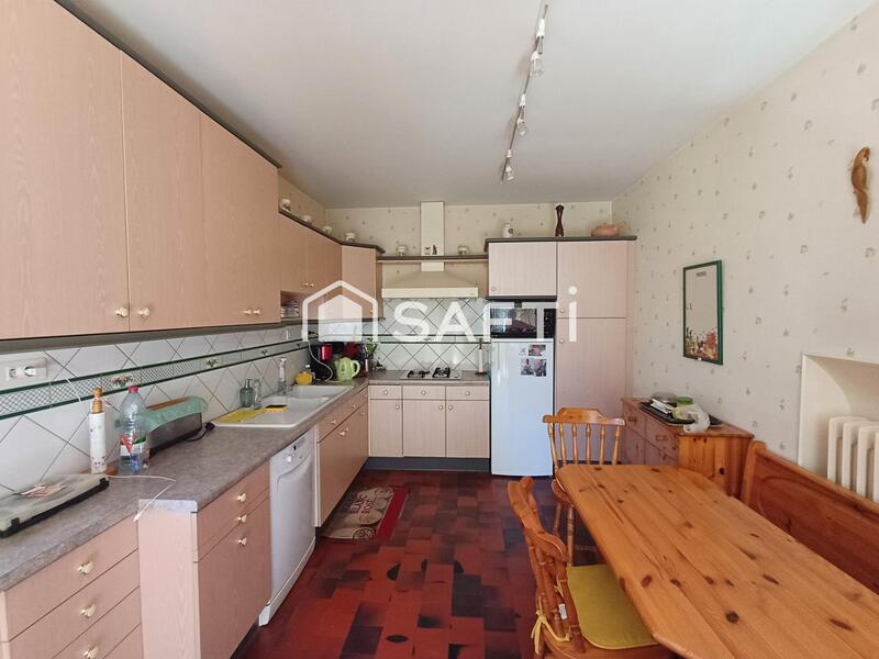 Maison - 213 m² - 8 pièces