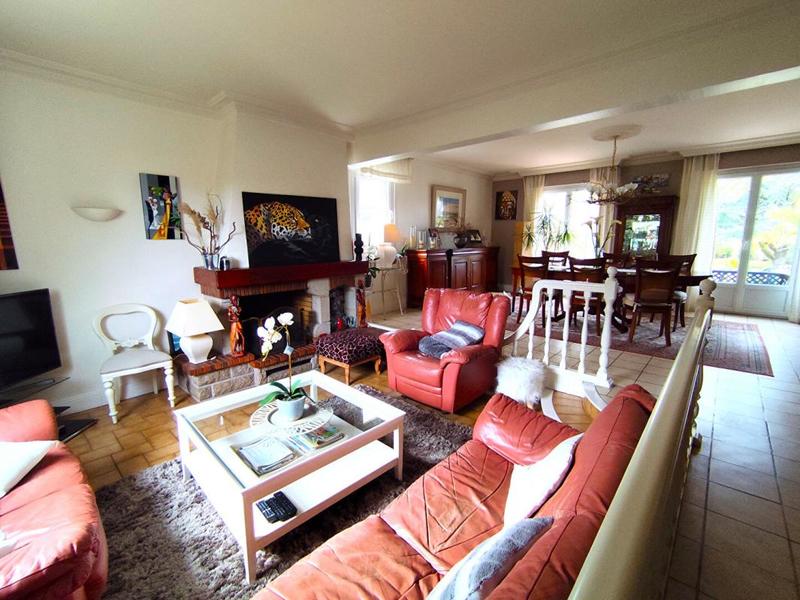 Maison - 175 m² - 9 pièces