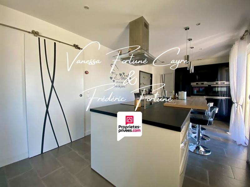 Maison - 212 m² - 5 pièces