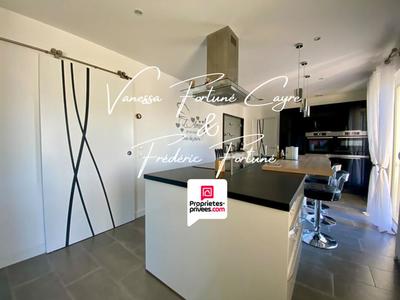 Maison - 212 m² - 5 pièces