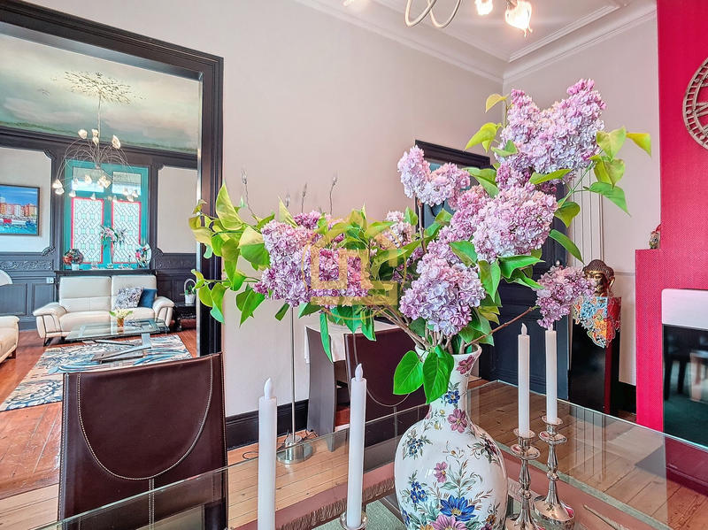 Maison - 292 m² - 9 pièces