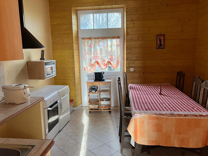 Maison - 180 m² - 9 pièces