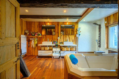 Maison - 210 m² - 6 pièces