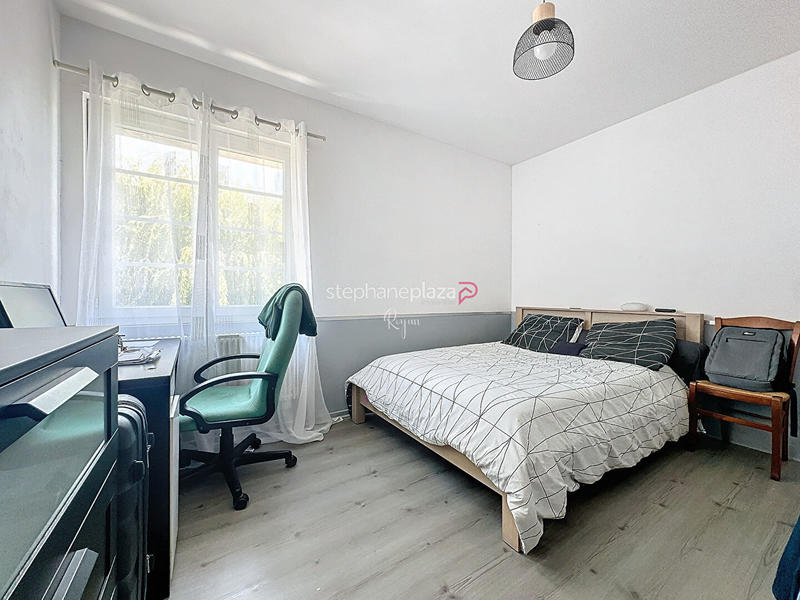 Maison - 180 m² - 8 pièces