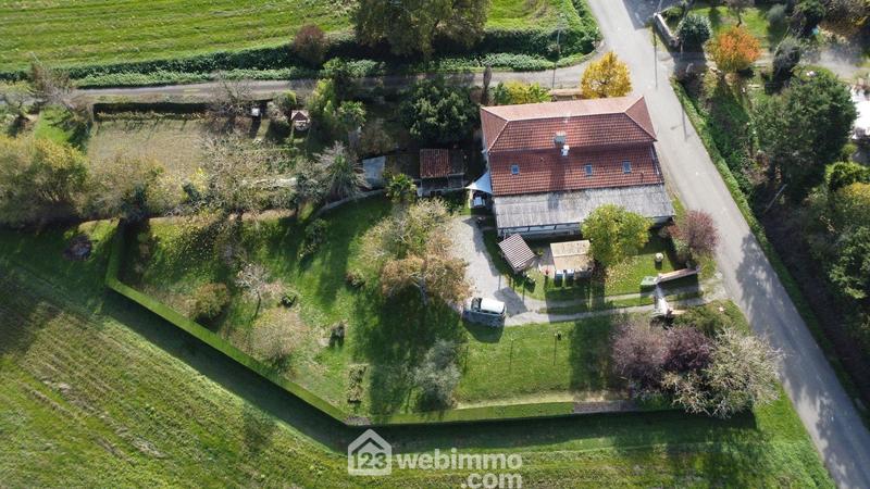 Maison - 240 m² - 8 pièces