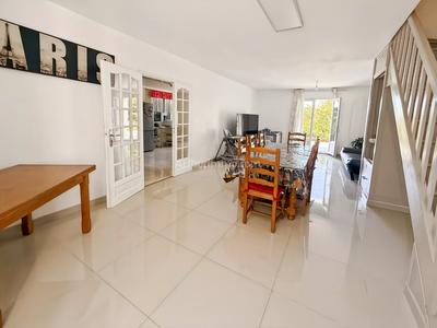 Maison - 240 m² - 5 pièces