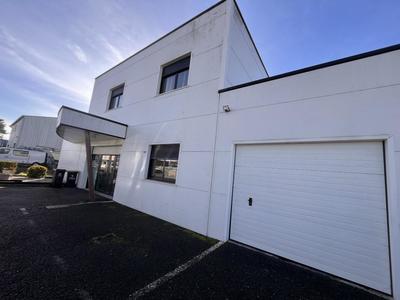 Bureau - 244 m² - 4 pièces