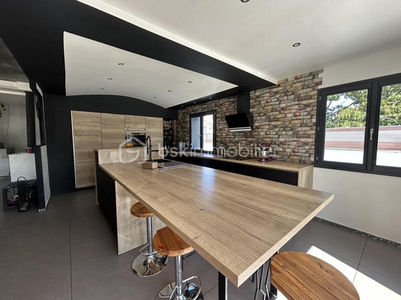 Maison - 217 m² - 8 pièces