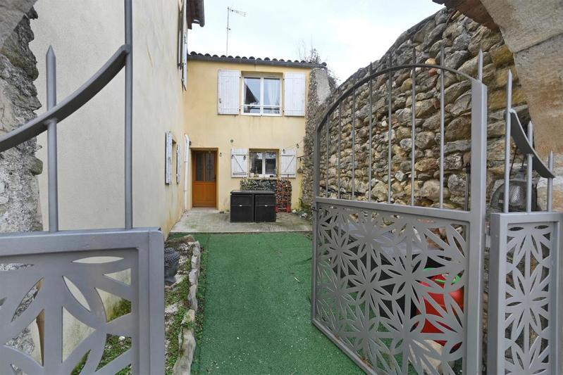 Maison - 330 m² - 15 pièces