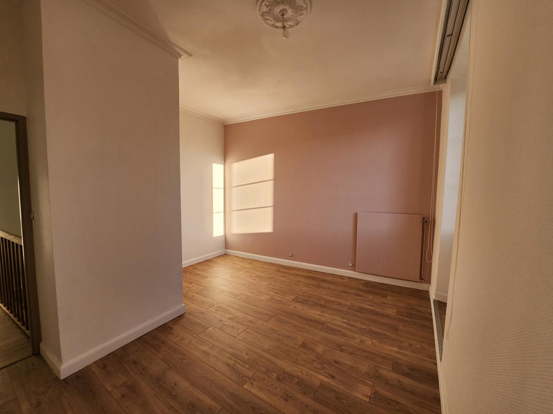 Maison - 180 m² - 7 pièces