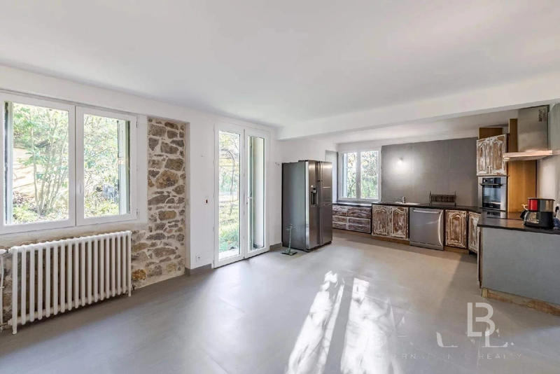 Maison - 225 m² - 7 pièces