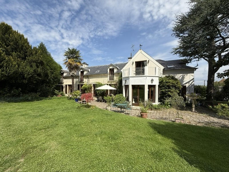 Maison - 276 m² - 9 pièces