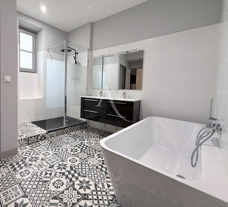 Appartement - 98 m² - 3 pièces