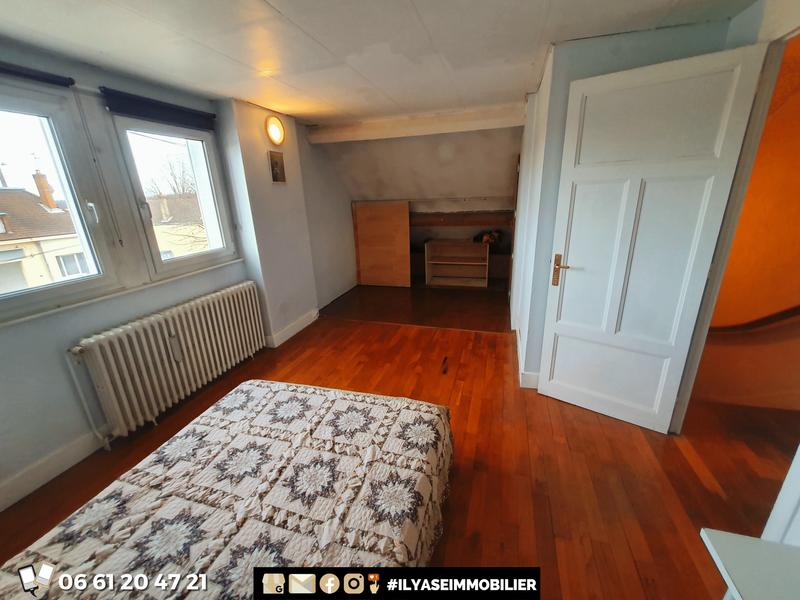 Maison - 240 m² - 8 pièces