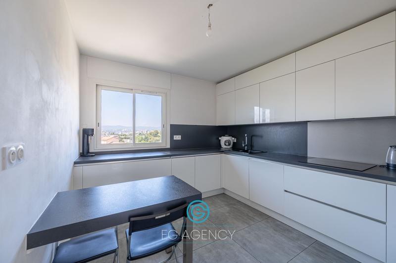 Appartement - 98 m² - 4 pièces