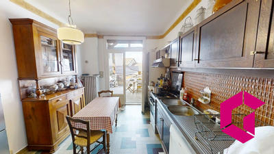 Maison traditionnelle - 220 m² - 8 pièces