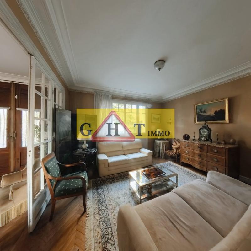 Maison - 220 m² - 8 pièces