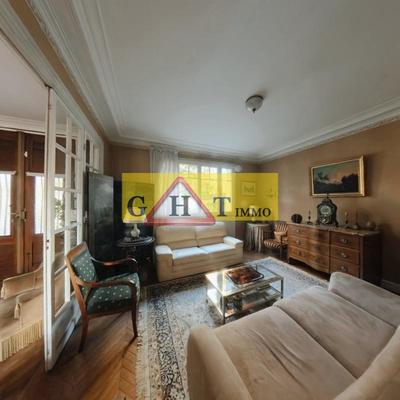 Maison - 220 m² - 8 pièces