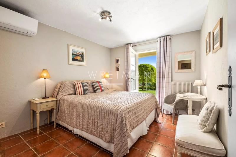 Villa - 192 m² - 9 pièces