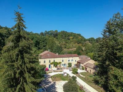 Moulin - 800 m² - 20 pièces