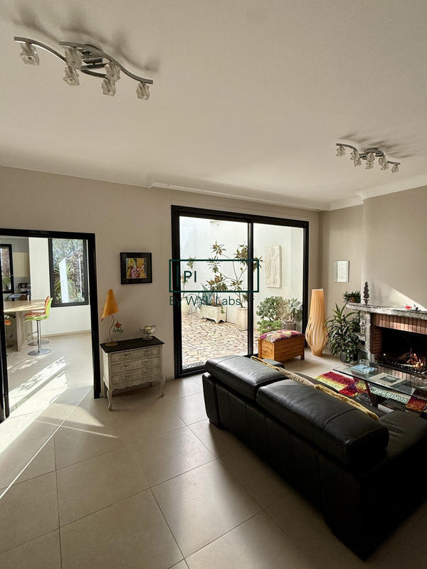 Maison - 346 m² - 8 pièces