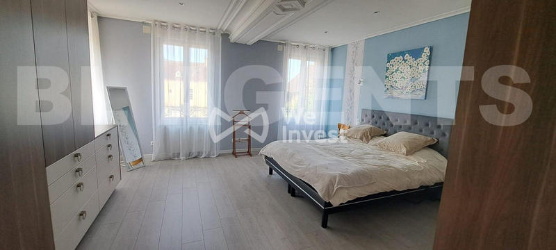 Maison - 234 m² - 8 pièces