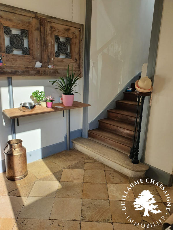 Maison traditionnelle - 220 m² - 7 pièces