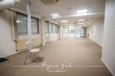 Local d'activités - 822 m²