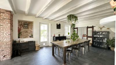 Maison - 312 m² - 9 pièces