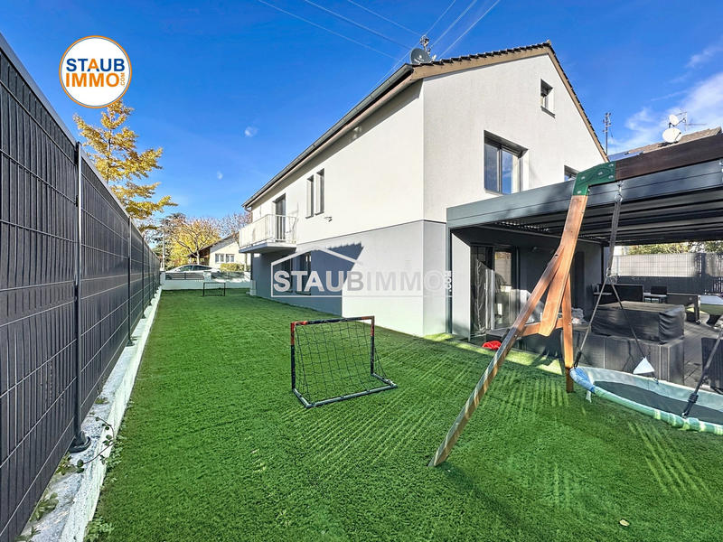 Maison - 200 m² - 8 pièces