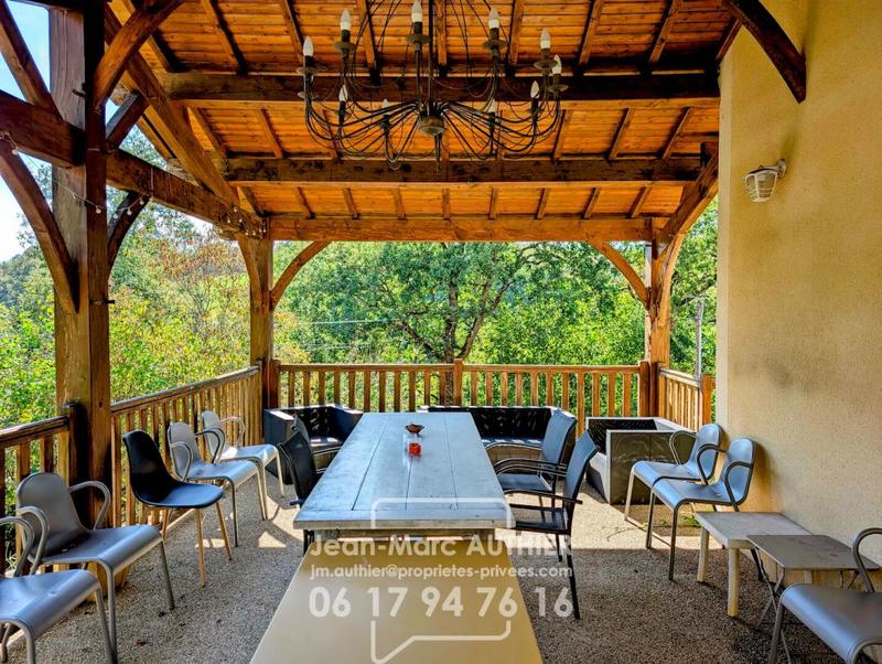 Maison - 212 m² - 8 pièces