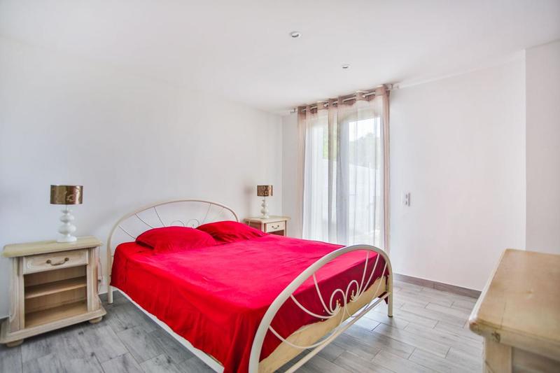 Maison - 240 m² - 8 pièces