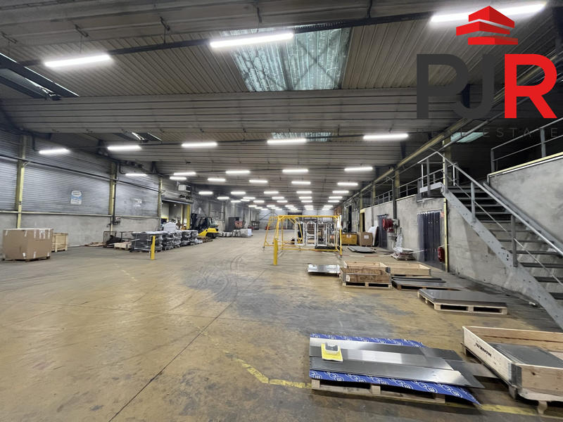 Local d'activités - 944 m²