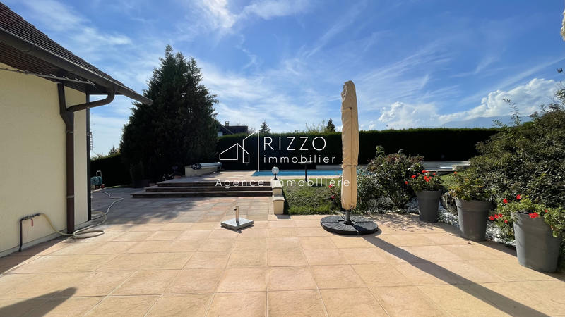 Maison - 246 m² - 9 pièces