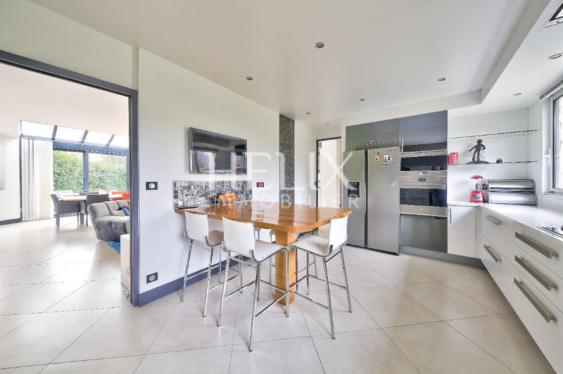 Maison - 190 m² - 8 pièces