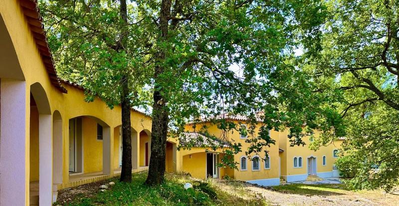 Propriété - 540 m² - 15 pièces