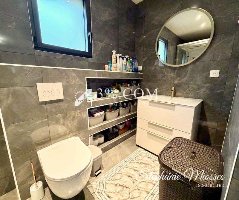 Maison - 180 m² - 7 pièces