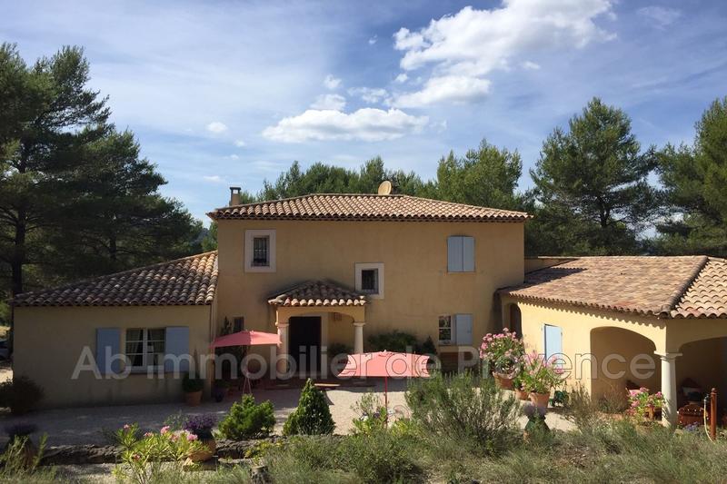 Propriété - 253 m² - 10 pièces