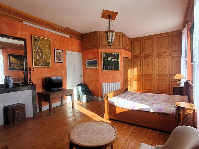 Propriété - 311 m² - 9 pièces