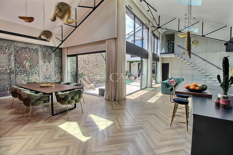 Maison contemporaine - 220 m² - 6 pièces