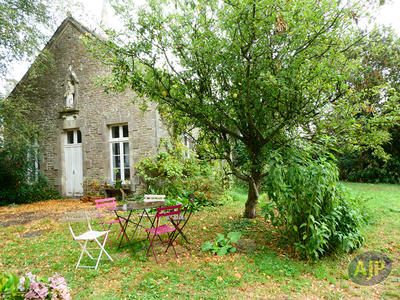 Maison - 250 m² - 13 pièces