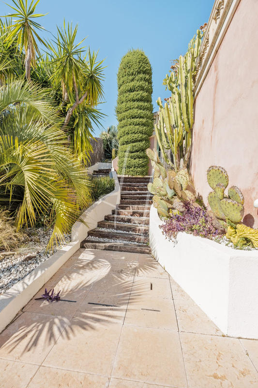 Villa - 330 m² - 7 pièces