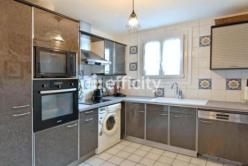 Appartement - 80 m² - 4 pièces