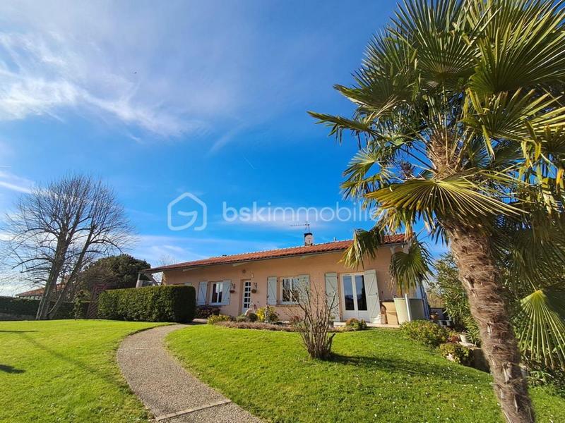 Maison traditionnelle - 140 m² - 4 pièces