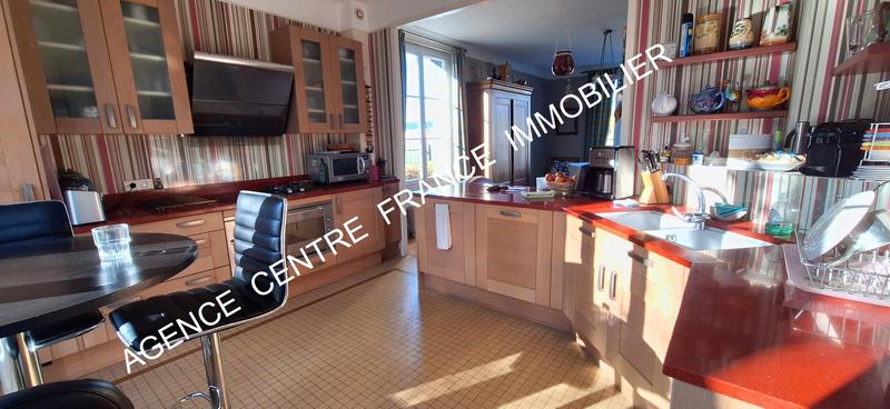 Propriété - 171 m² - 6 pièces