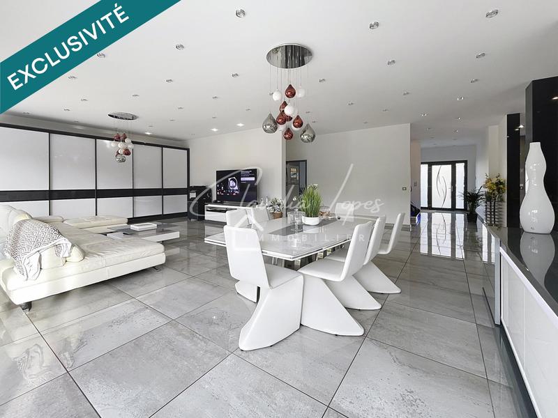 Maison - 368 m² - 9 pièces