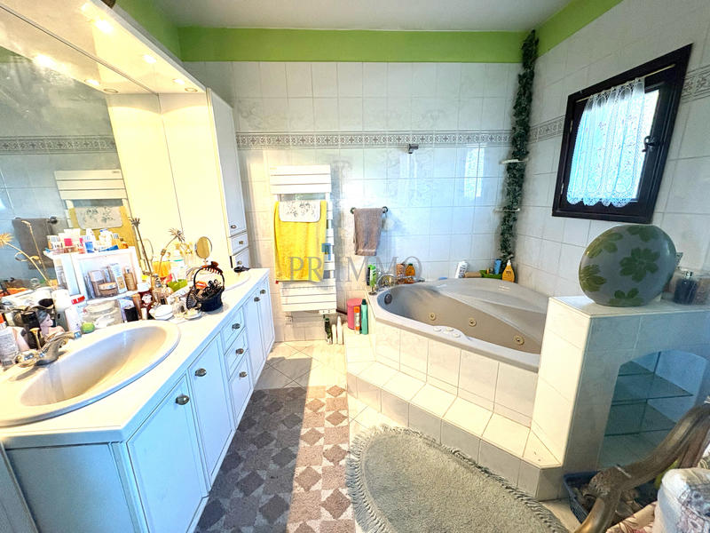 Villa - 167 m² - 8 pièces