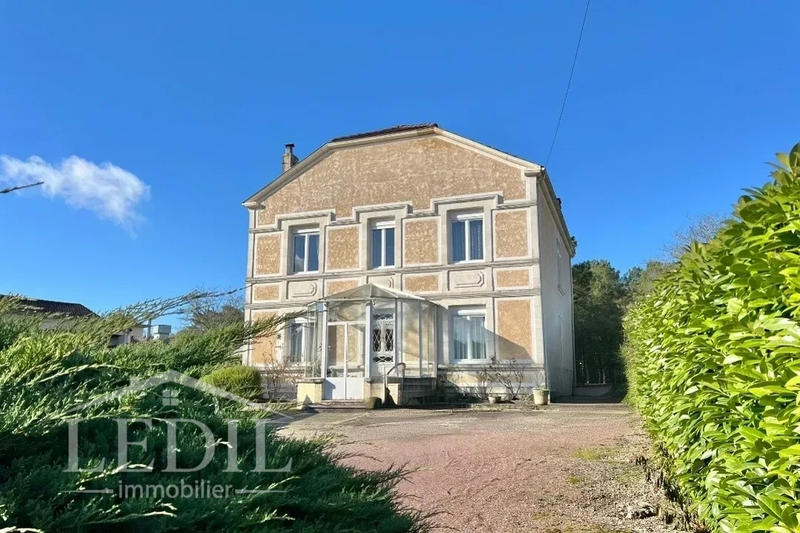 Maison - 330 m² - 6 pièces